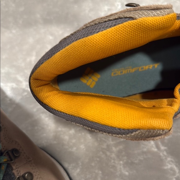 Columbia Newton Ridge Waterproof Hiking Boots Tan Gray Orange NWOT - Picture 3 of 6